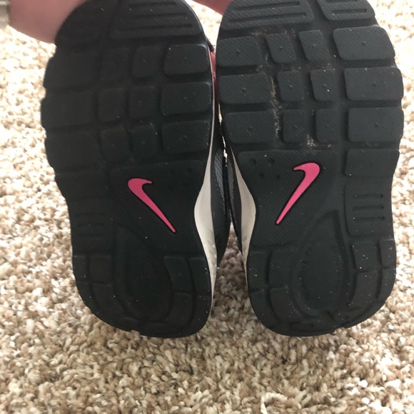 Little girl Nike’s - Picture 4 of 5